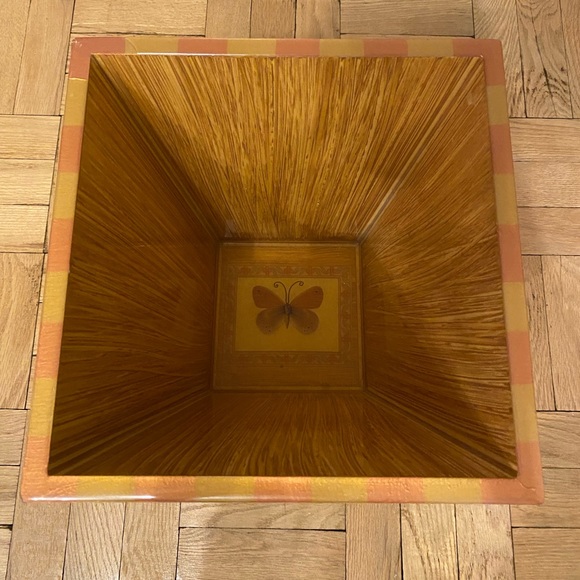 Signed Annie Modica Wastebasket, “Grandma’s Roses”. Handmade in San Rafael, CA. - Picture 3 of 7